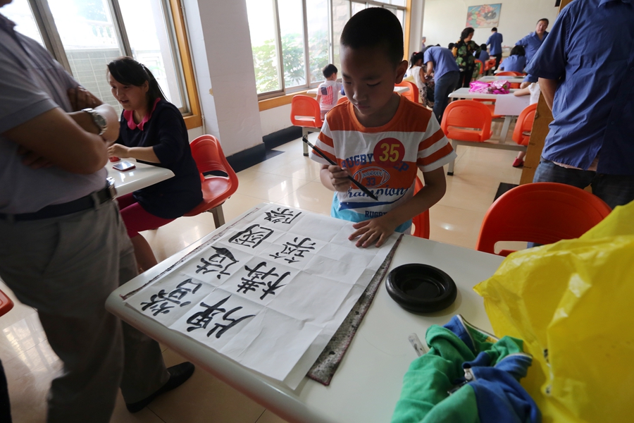 小mg4377娛樂電子遊戲網站人現場書畫