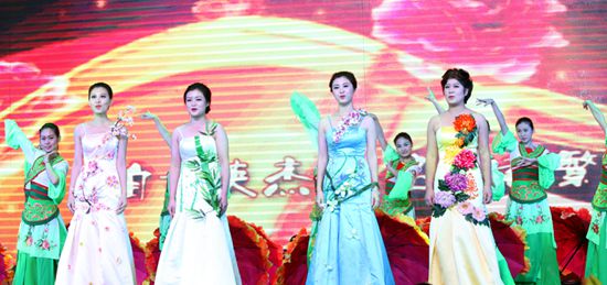 【mg4377娛樂電子遊戲網站20年】傳承與創新企業文化論壇、發展功臣/勞動模範表彰、内部精英晚宴隆重舉行