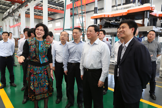 江西省省長李強調研mg4377娛樂電子遊戲網站智能裝備園