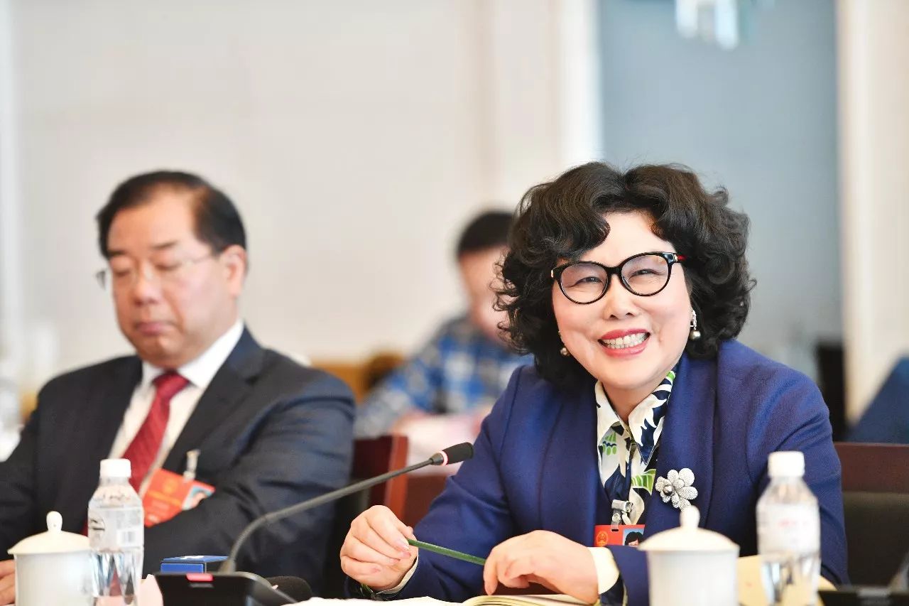 人民日報展示李藝連代表履職風采